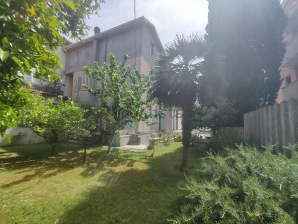 casa indipendente in vendita a Pescara in zona Centro Città