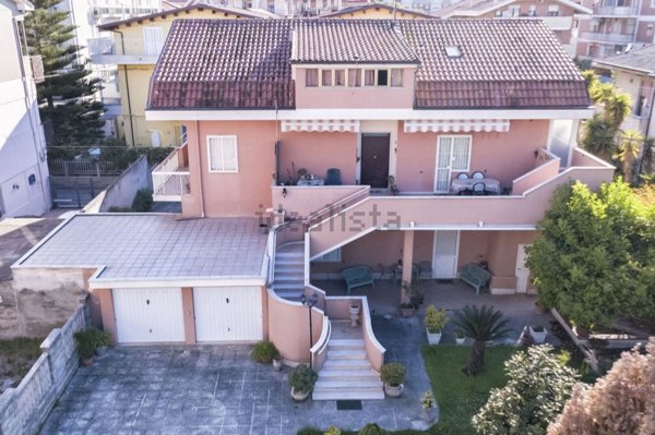 casa indipendente in vendita a Pescara in zona Porta Nuova
