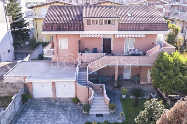 casa indipendente in vendita a Pescara in zona Stadio