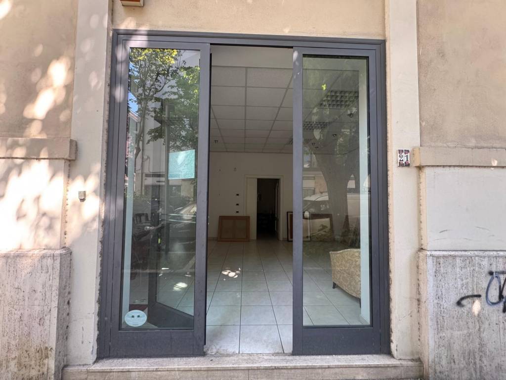 negozio in vendita a Pescara