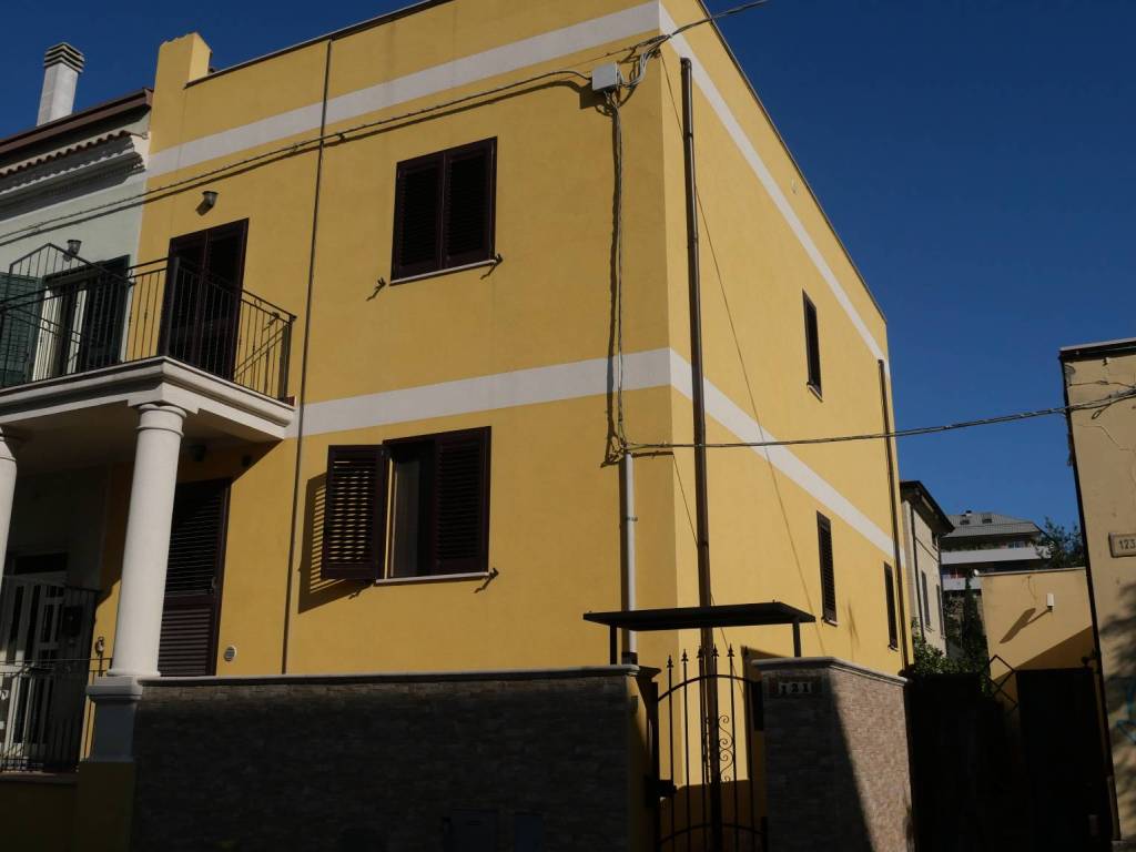 casa indipendente in vendita a Pescara in zona Stadio