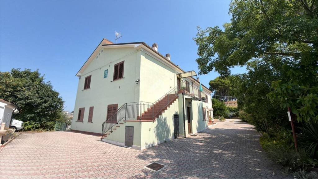 casa indipendente in vendita a Pescara in zona Colle Innamorati