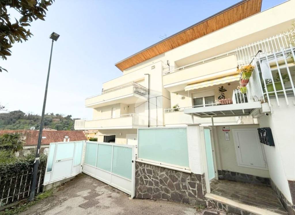 appartamento in vendita a Pescara in zona Colle Scorrano
