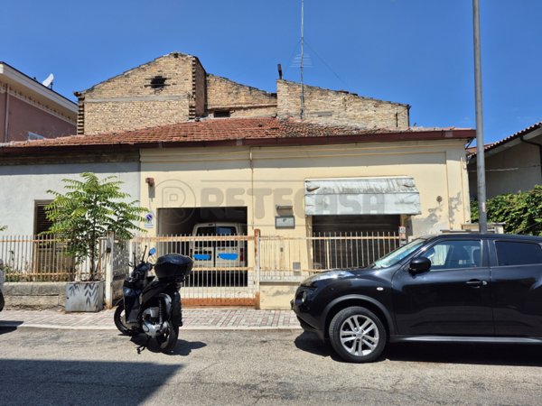 locale commerciale in vendita a Pescara in zona Duca degli Abruzzi