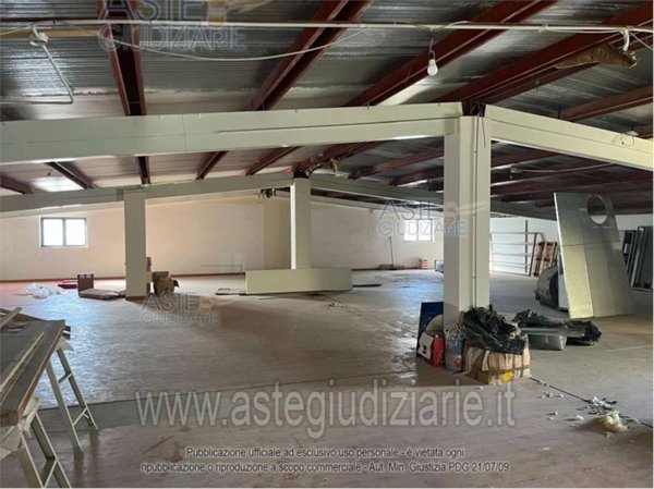 locale commerciale in vendita a Pescara in zona Colle Innamorati