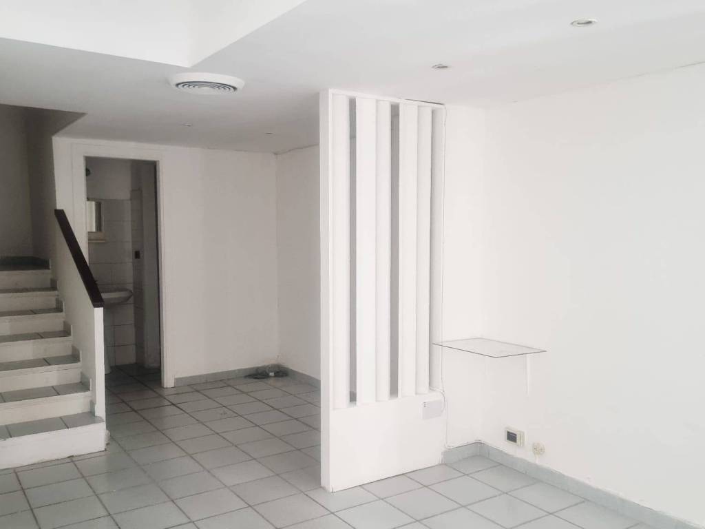 negozio in vendita a Pescara in zona Centro Città