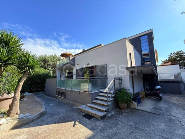 casa indipendente in vendita a Pescara in zona Ospedale