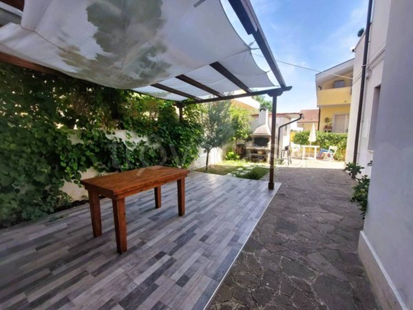 casa indipendente in vendita a Pescara in zona Colle Innamorati