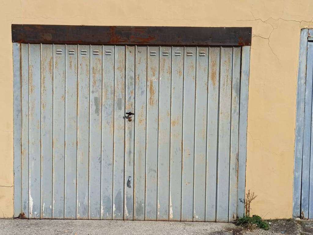 box auto in vendita a Pescara in zona Stadio