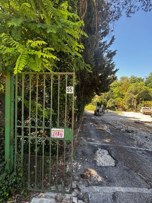 terreno in vendita a Pescara in zona Villa Fabio