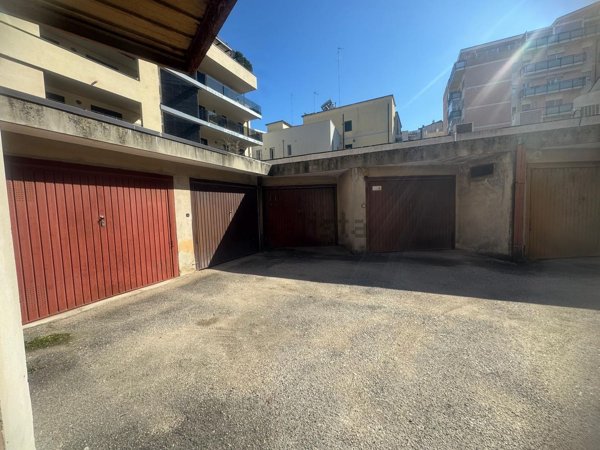 box auto in vendita a Pescara in zona Centro Città
