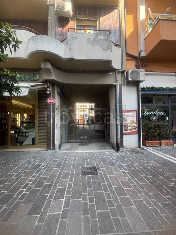 box auto in vendita a Pescara