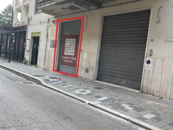 negozio in vendita a Pescara