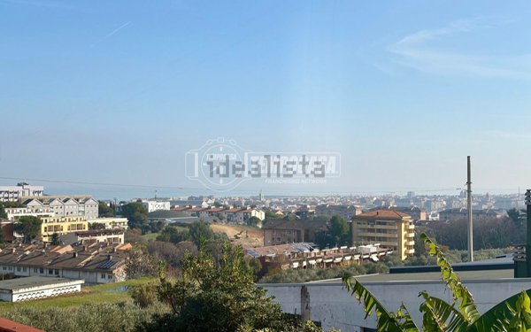 casa indipendente in vendita a Pescara in zona Colle di Mezzo