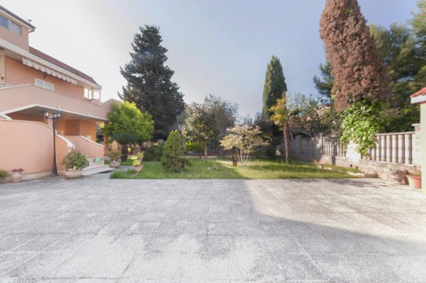 casa indipendente in vendita a Pescara in zona Porta Nuova