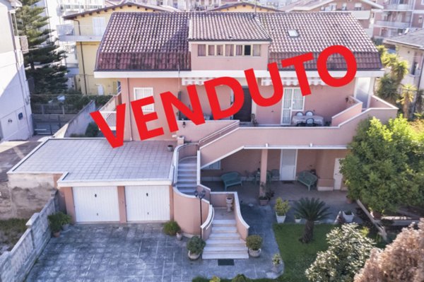 casa indipendente in vendita a Pescara in zona Porta Nuova