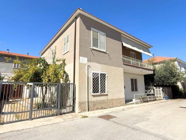 casa indipendente in vendita a Pescara in zona Ospedale