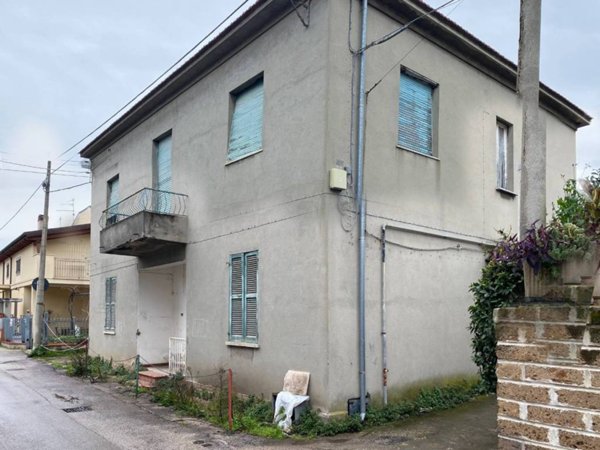 casa indipendente in vendita a Pescara in zona Ospedale
