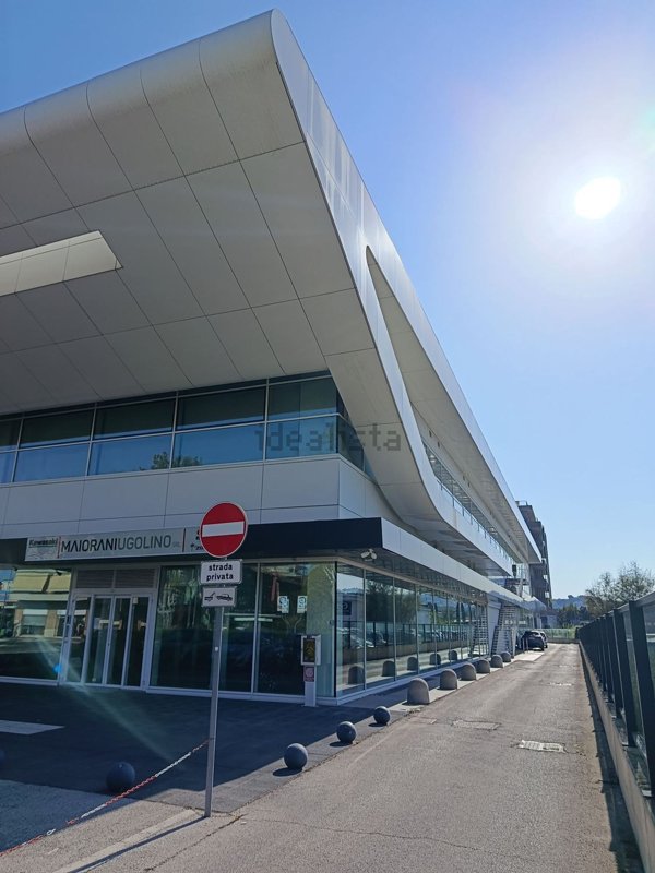 locale commerciale in vendita a Pescara in zona Madonna del Fuoco