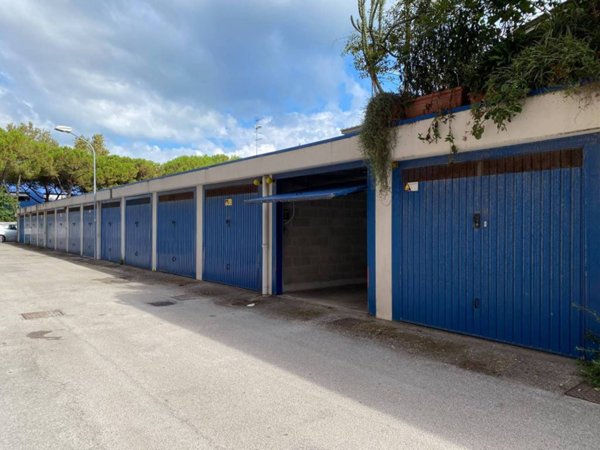 box auto in vendita a Pescara in zona Duca degli Abruzzi