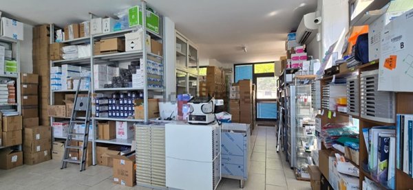 locale commerciale in vendita a Pescara in zona Colle Innamorati