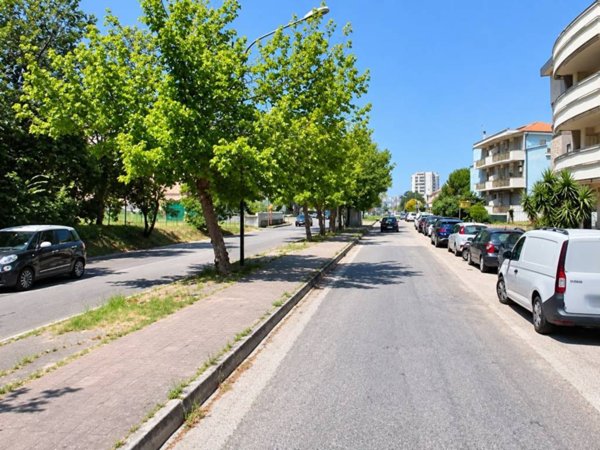 box auto in vendita a Pescara in zona Pineta