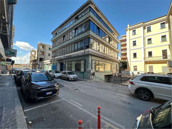 locale commerciale in vendita a Pescara in zona Centro Città