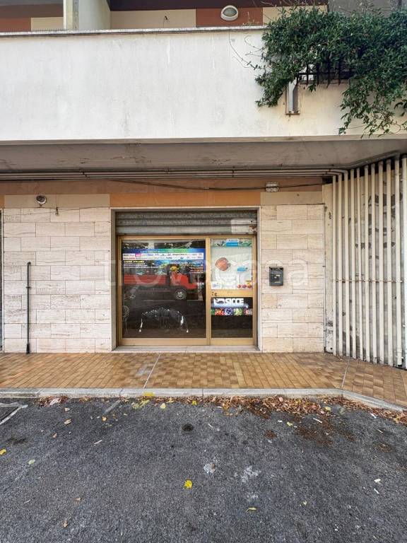 locale commerciale in vendita a Pescara in zona Colle Innamorati