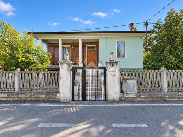 casa indipendente in vendita a Pescara in zona Fontanelle