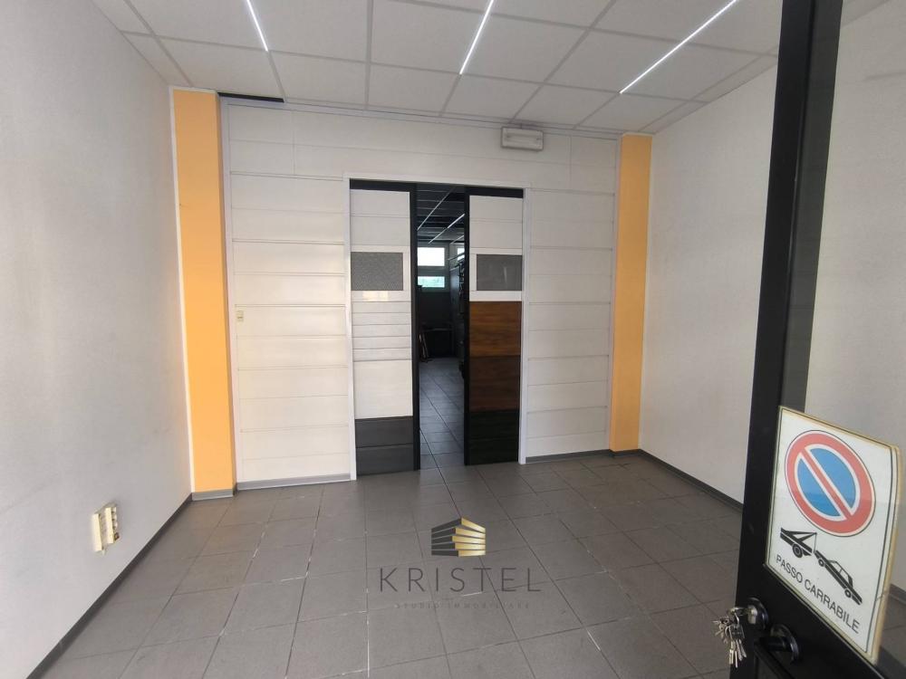 locale commerciale in vendita a Pescara in zona Ospedale