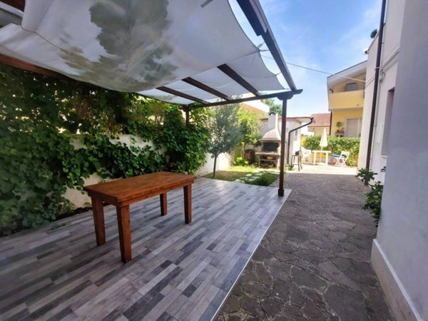 casa indipendente in vendita a Pescara in zona Ospedale