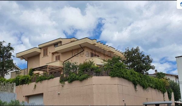 casa indipendente in vendita a Pescara in zona Colle Pietra