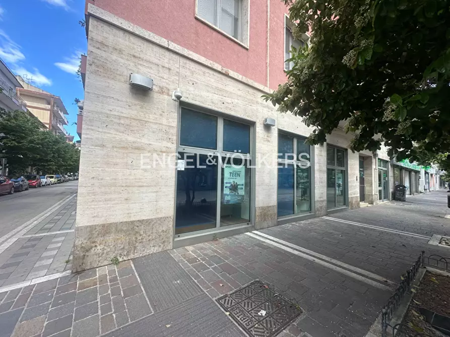 locale commerciale in vendita a Pescara in zona Centro Città