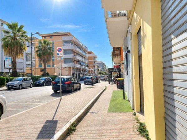 locale commerciale in vendita a Pescara