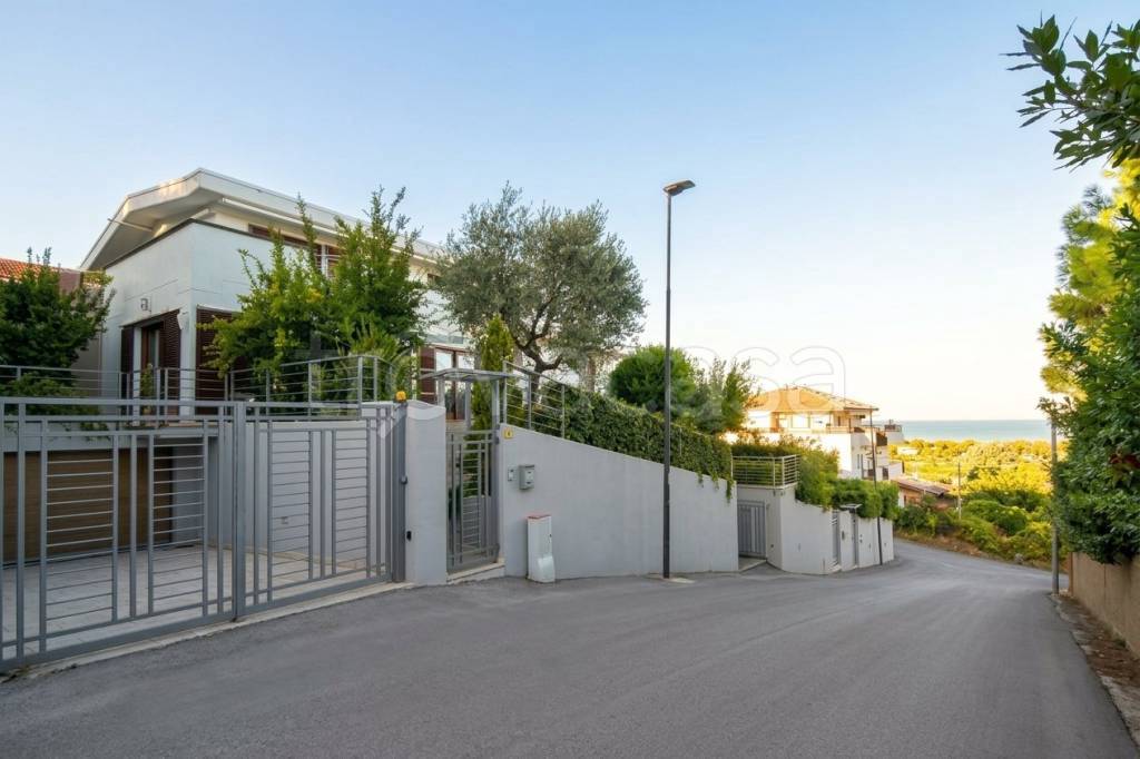 casa indipendente in vendita a Pescara in zona Pineta