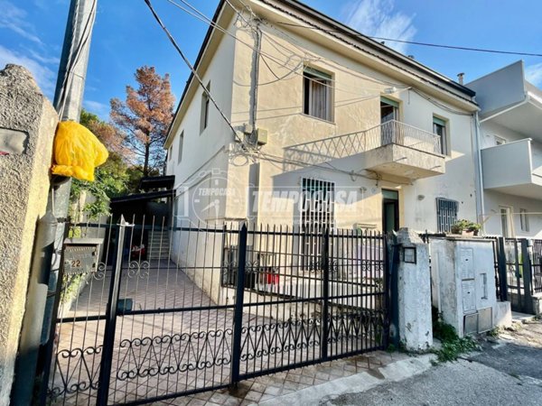 appartamento in vendita a Pescara in zona Pineta