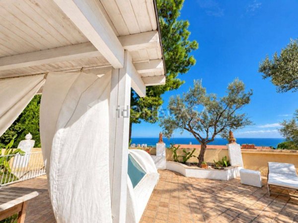 casa indipendente in vendita a Pescara in zona Colle Pietra