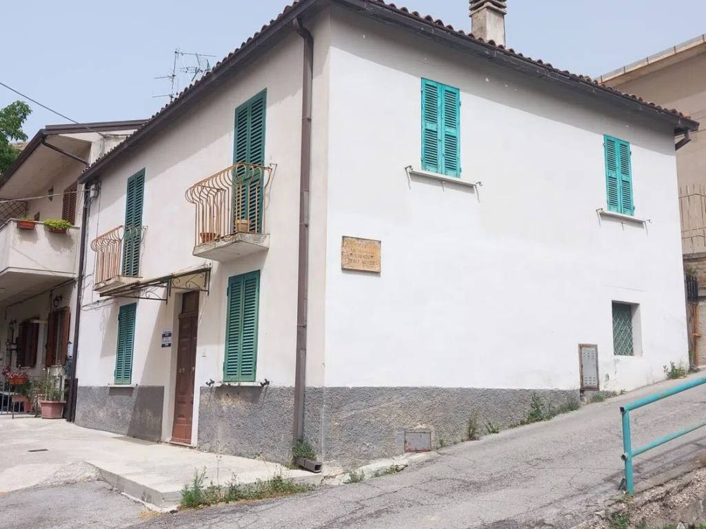 casa indipendente in vendita a Pescosansonesco
