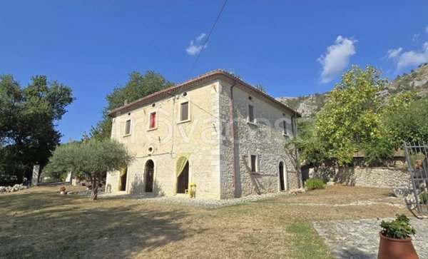 casa indipendente in vendita a Pescosansonesco
