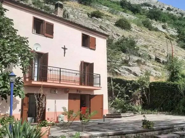 casa indipendente in vendita a Pescosansonesco