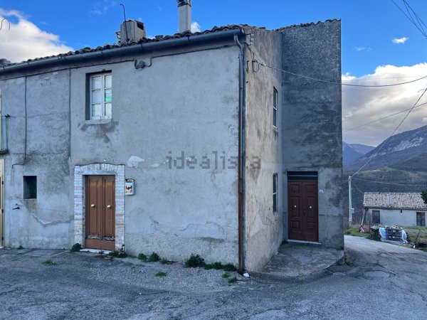 pentavano in vendita a Pescosansonesco in zona Colle della Guardia