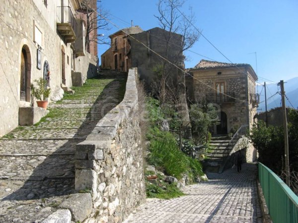 casa indipendente in vendita a Pescosansonesco in zona Colle della Guardia