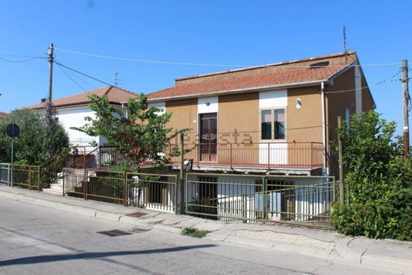 appartamento in vendita a Pianella in zona Castellana