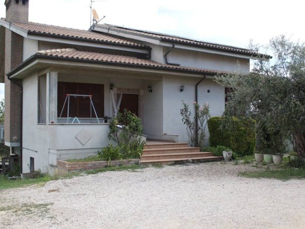 casa indipendente in vendita a Pianella in zona Castellana