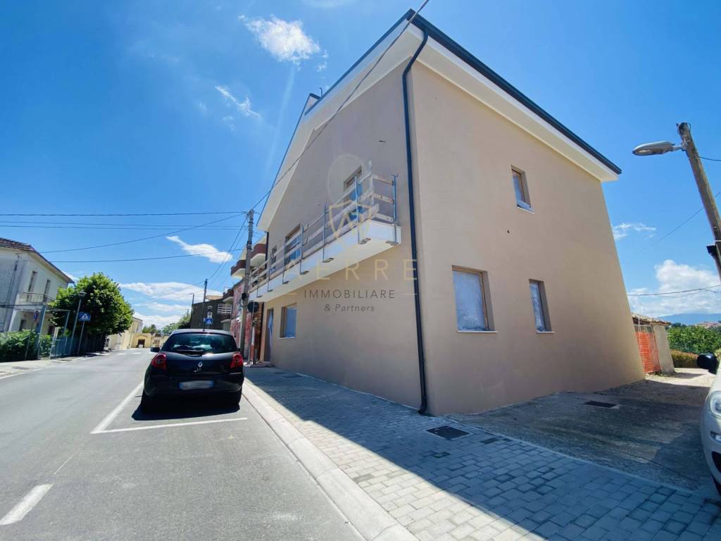 casa indipendente in vendita a Pianella in zona Castellana