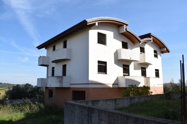 casa indipendente in vendita a Pianella in zona Castellana
