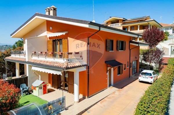 casa indipendente in vendita a Pianella