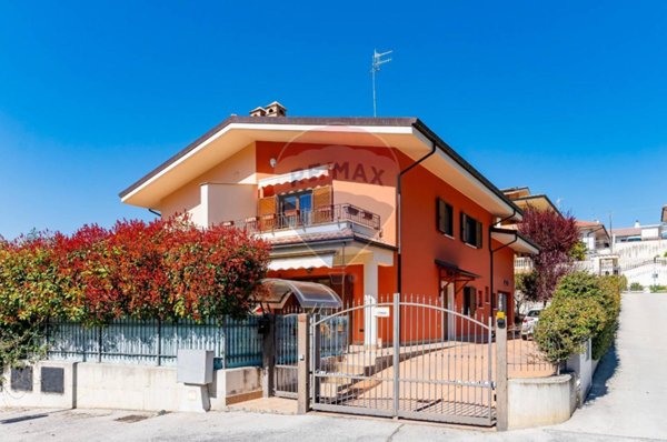 casa indipendente in vendita a Pianella