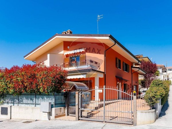 casa indipendente in vendita a Pianella