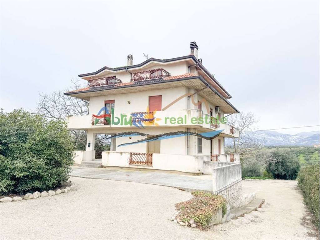 casa indipendente in vendita a Pianella